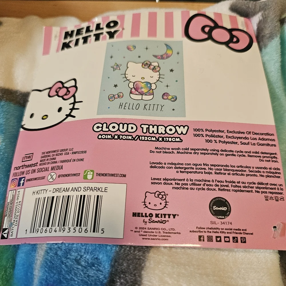 NWT Sanrio Hello Kitty Dream and Sparkle 60'×70' Plush Throw Blanket